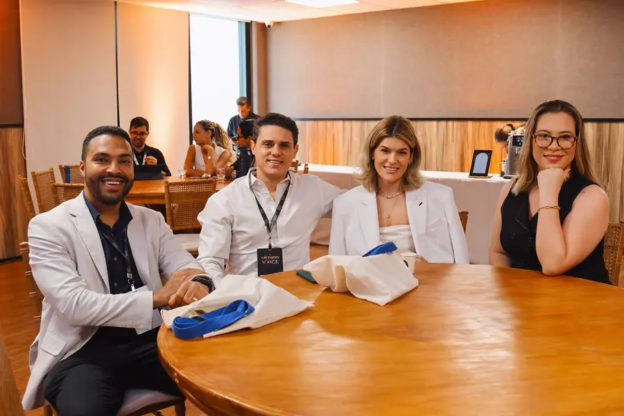 Médicos participantes em mesa do evento